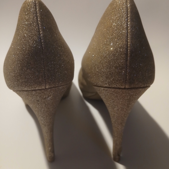 Fioni Brand Gold Sparkly Heels. Size 11. - Picture 4 of 9
